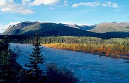 Polarregionen in den Sommermonaten, Alaska: Abenteuer Alaska - Flusslandschaft an den Wrangell Mountains